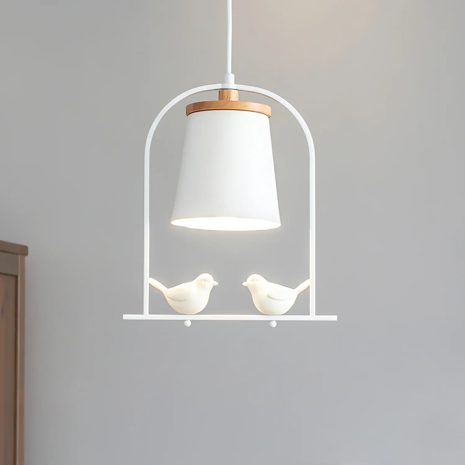 Scandinavian Bird Detail Pendant Light for Modern Interior | Varella