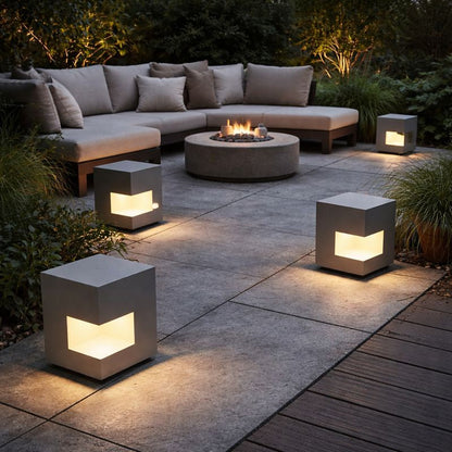 Scandinavian Solar Metal Cube Outdoor Floor Lamp | Solvire