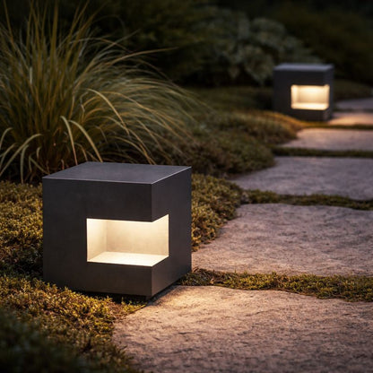 Scandinavian Solar Metal Cube Outdoor Floor Lamp | Solvire