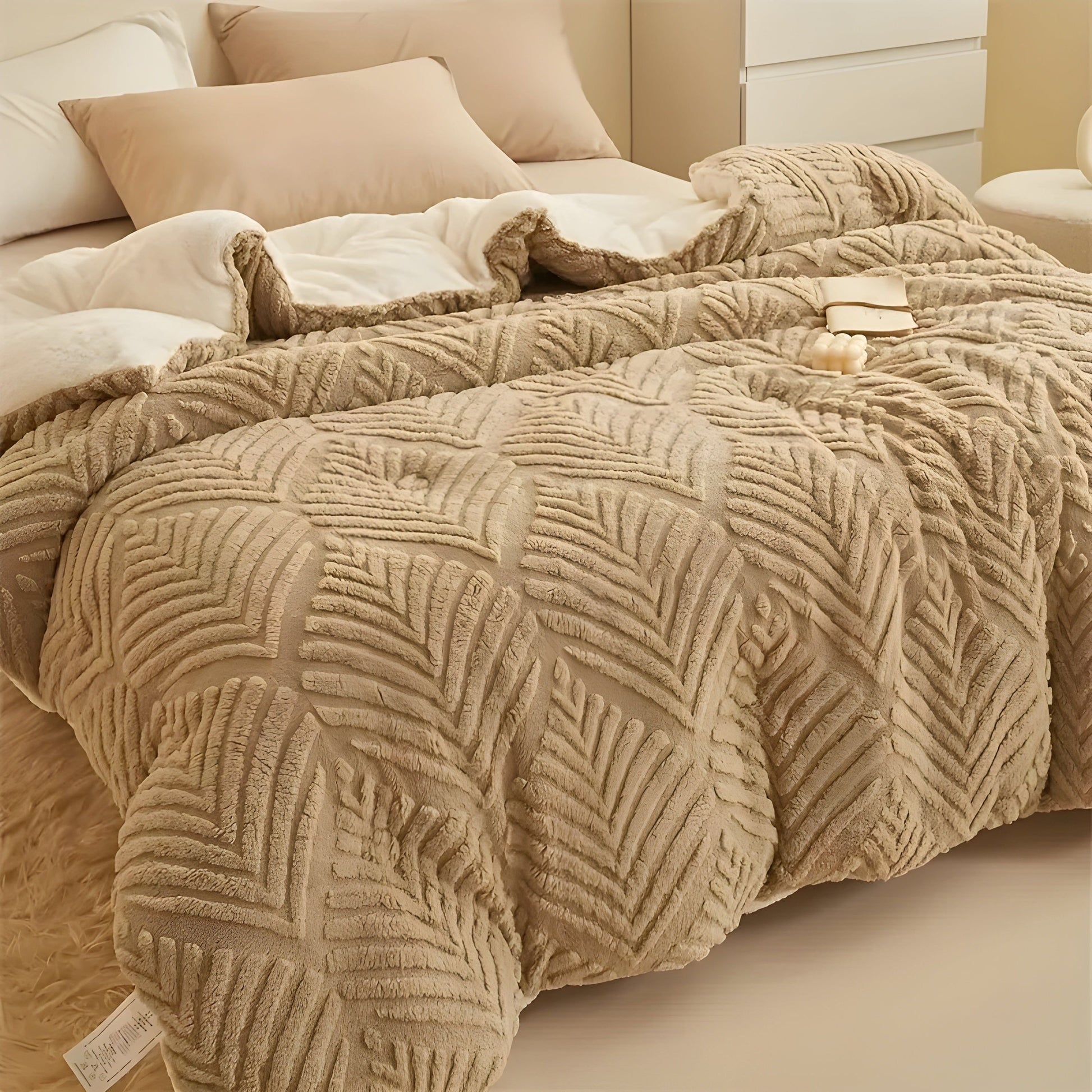 SleepEase Comforter | All-Season Maple Leaf Blanket 1