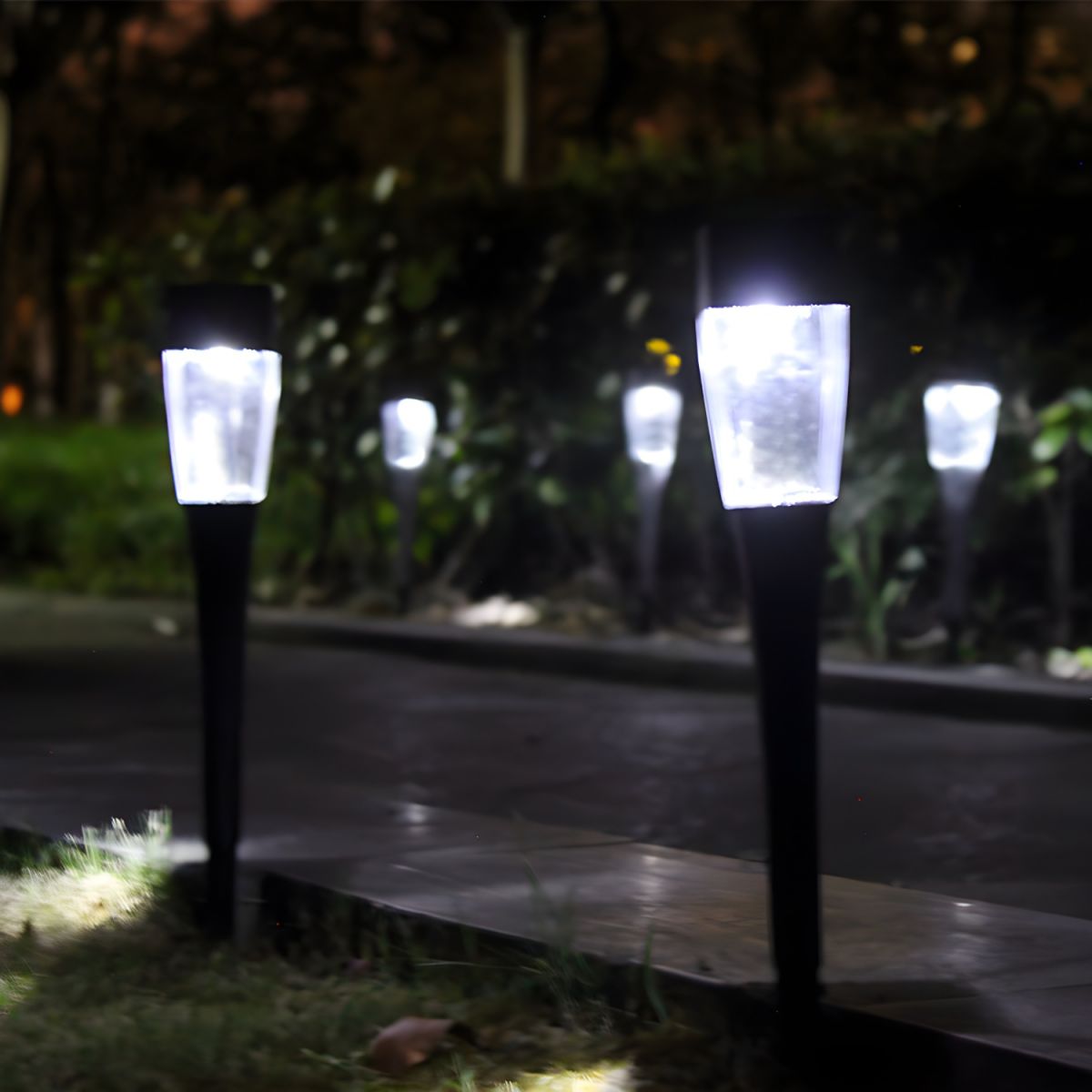 Solar LED Tapered Outdoor Garden Spike Light | Solvyn