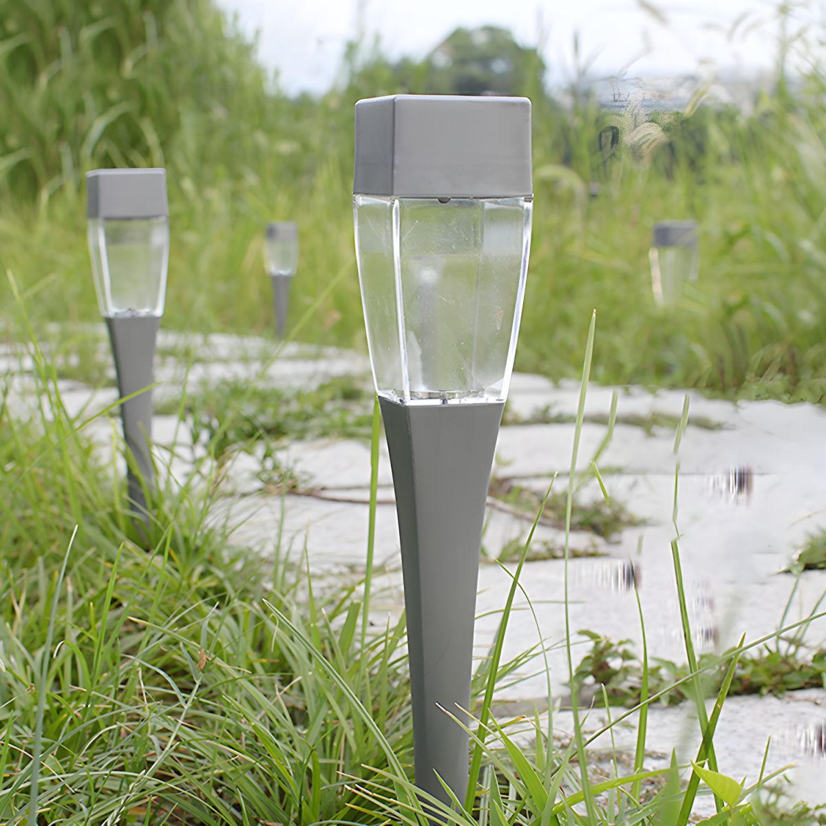 Solar LED Tapered Outdoor Garden Spike Light | Solvyn