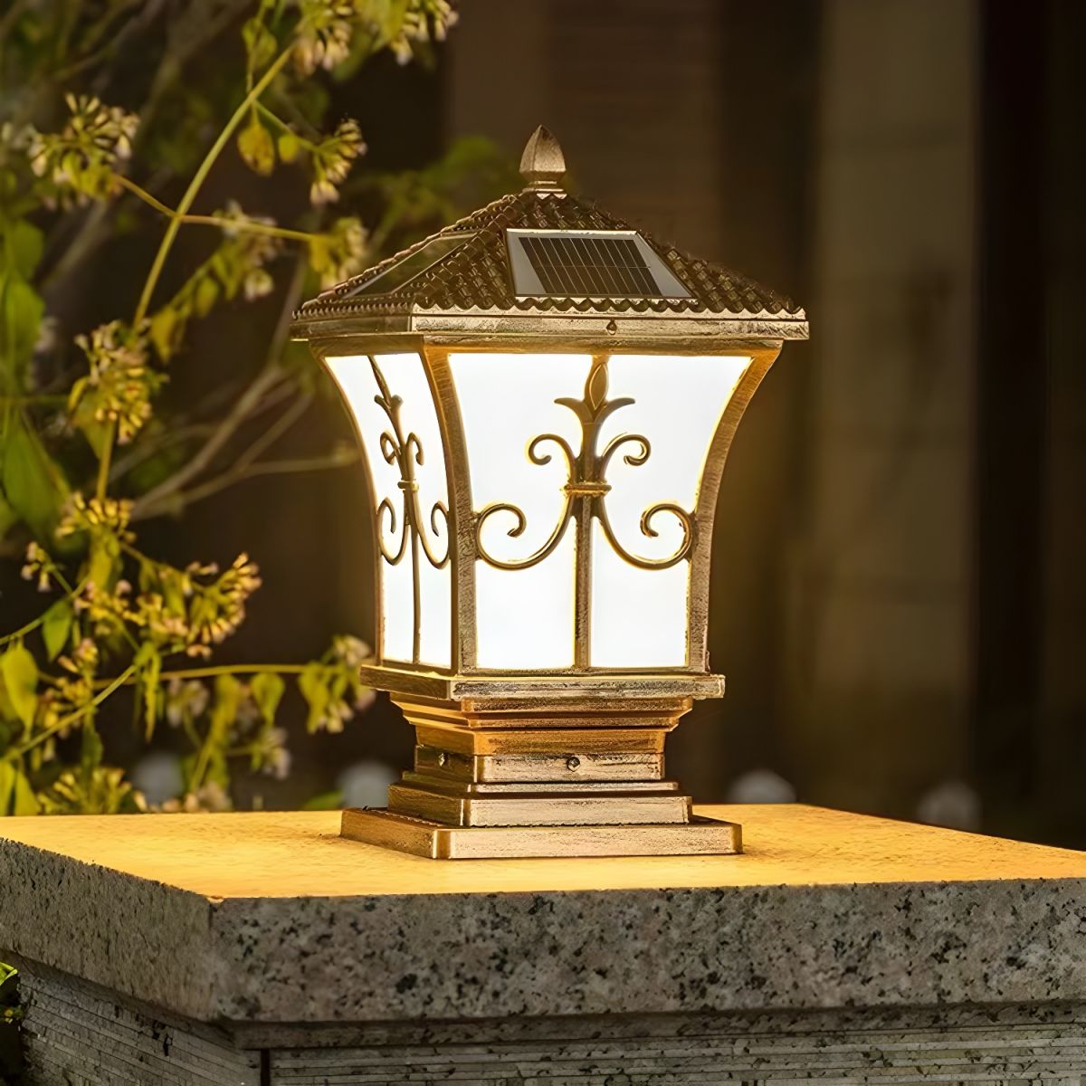 Solar Rectangle Metal Garden Patio Outdoor Light | Lantora