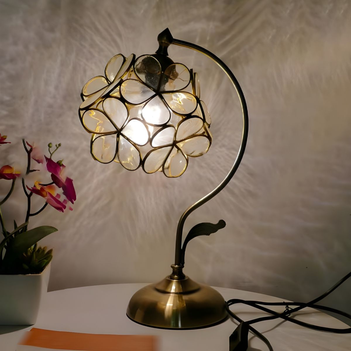 Tiffany Glass Dome Table Lamp Classic Style | Xelvoro