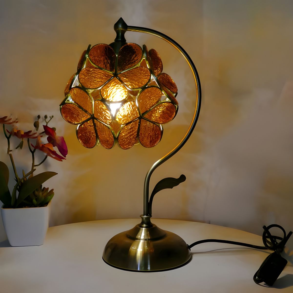 Tiffany Glass Dome Table Lamp Classic Style | Xelvoro