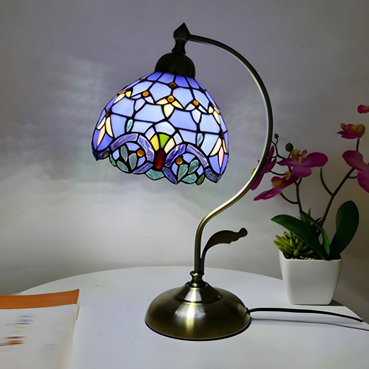 Tiffany Glass Dome Table Lamp Classic Style | Xelvoro