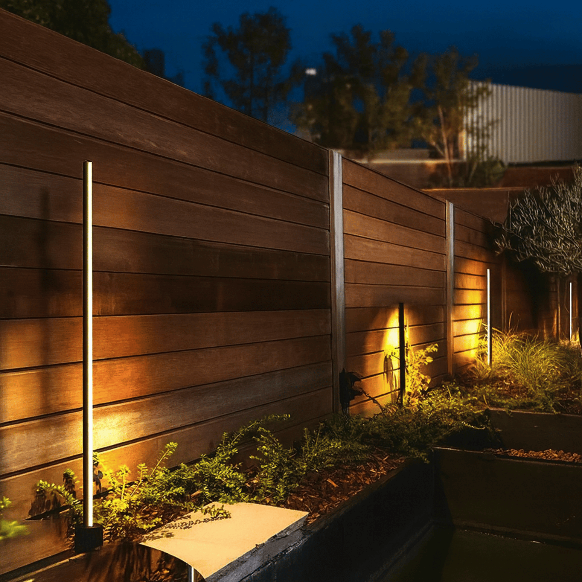 Vertical Stainless Steel LED Lawn Light Outdoor | Lamibra