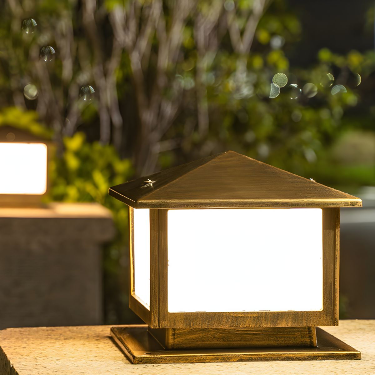 Vintage LED Outdoor Post Lamp with Frosted Shade | Lumirex