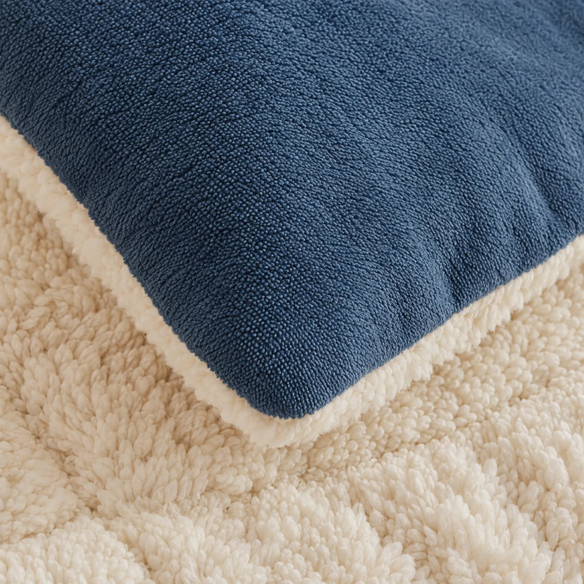 Weighted Winter Comforter with Plush Sherpa Lining